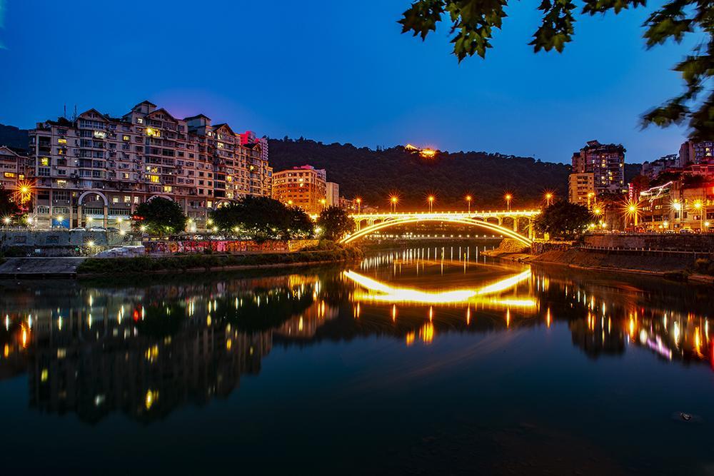 流光溢彩綦江城