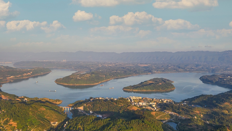重庆生态画卷：湖光山色、桥岛相连