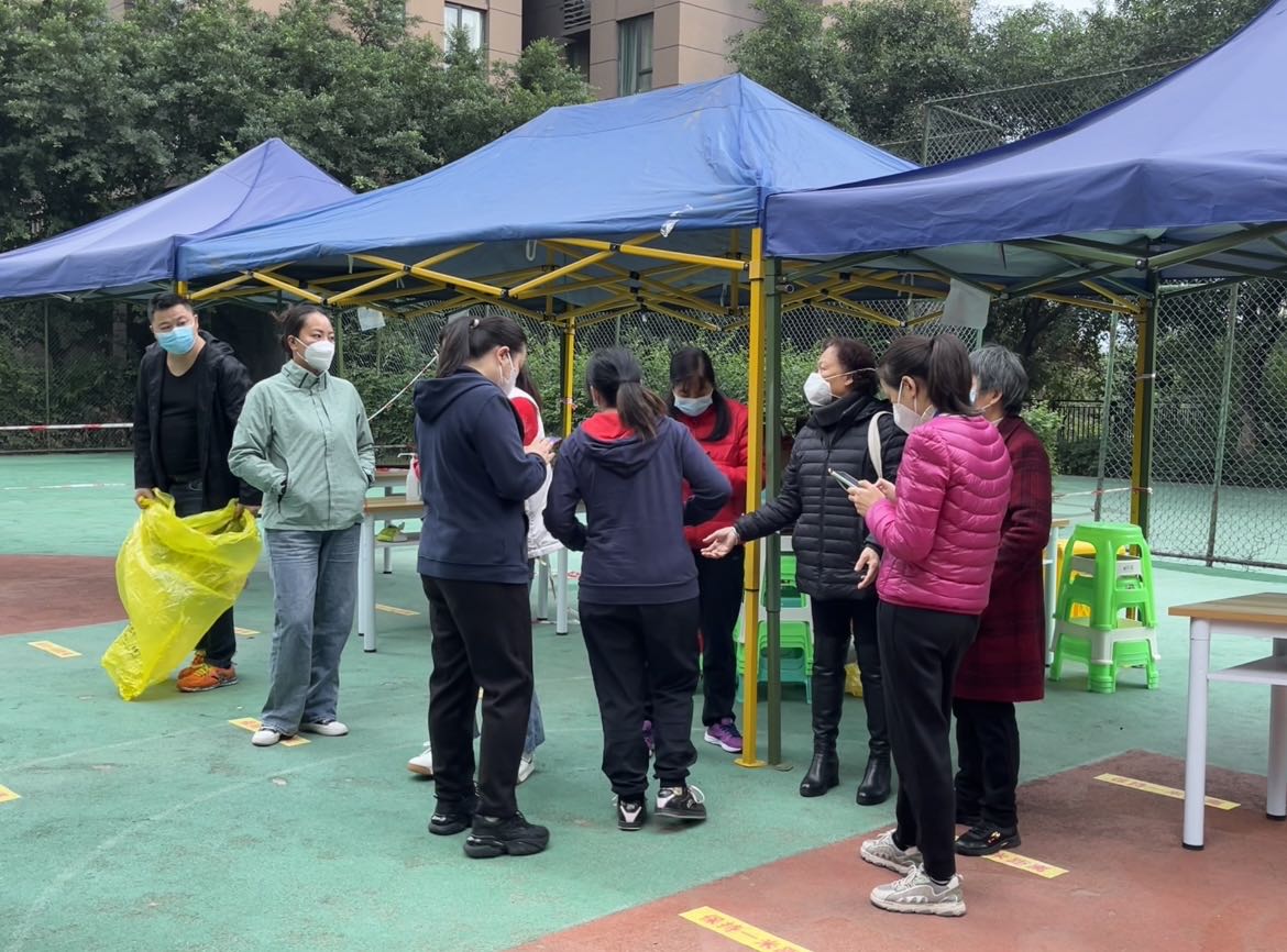 党刊人在抗疫一线▕ 跟着“大白”去“扫楼”