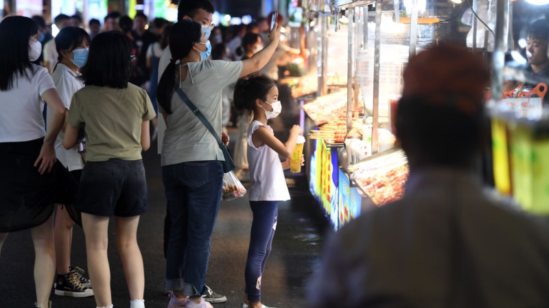 七一时评|城市有烟火气 生活有幸福感