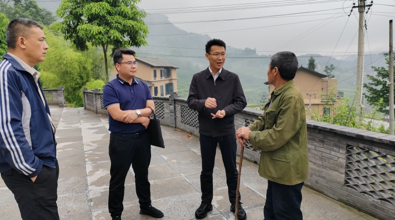 用脚步丈量民生