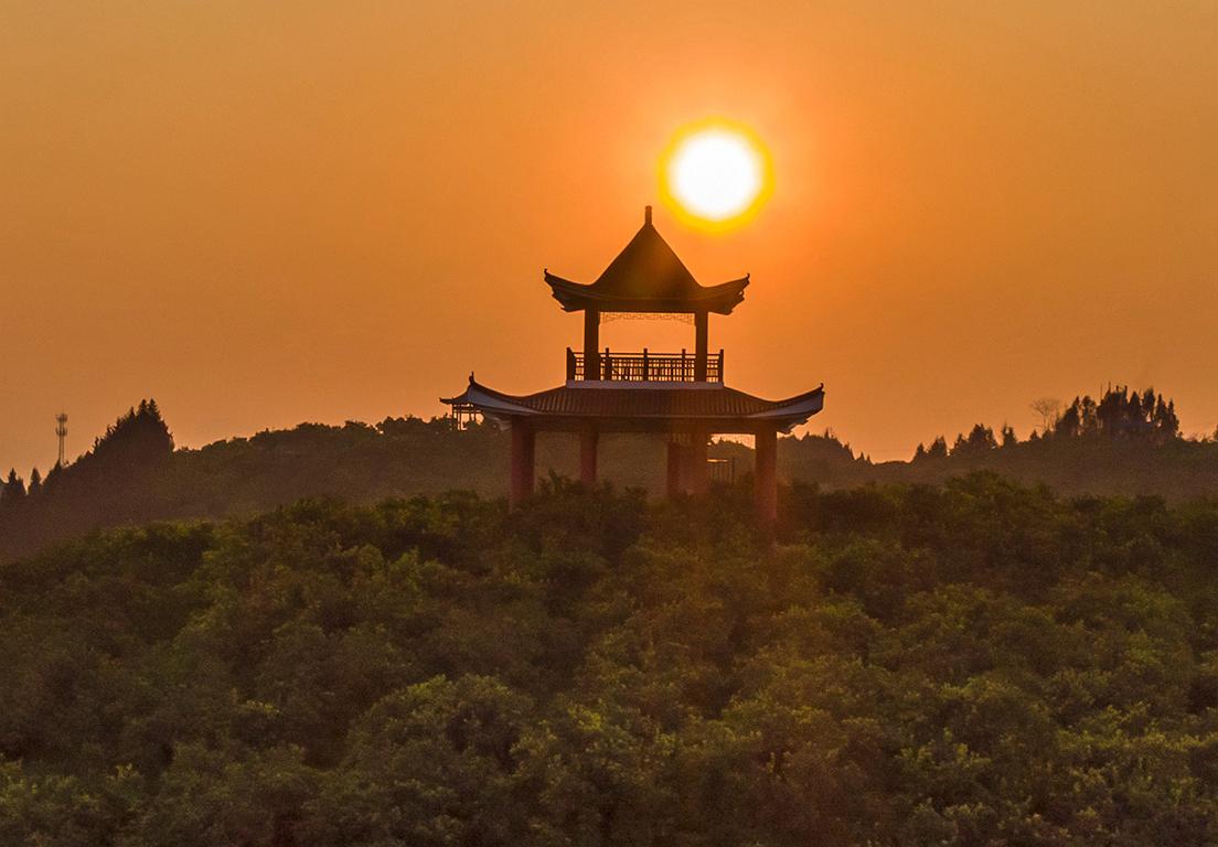 明亮灯塔  余鸿 摄HYPERLAPSE_0342.jpg