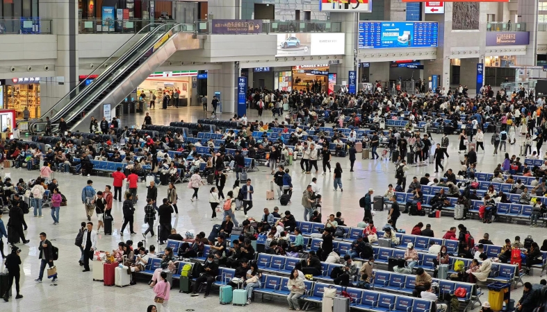 “五一”假期重庆火车站全站累计发送旅客182.3万人次