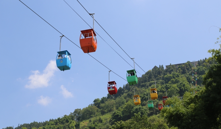 组图｜暑热暂退 小镇夏日Sky Walk