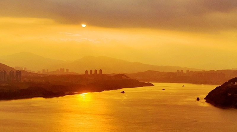 重庆忠县：盛夏晚霞艳漫天