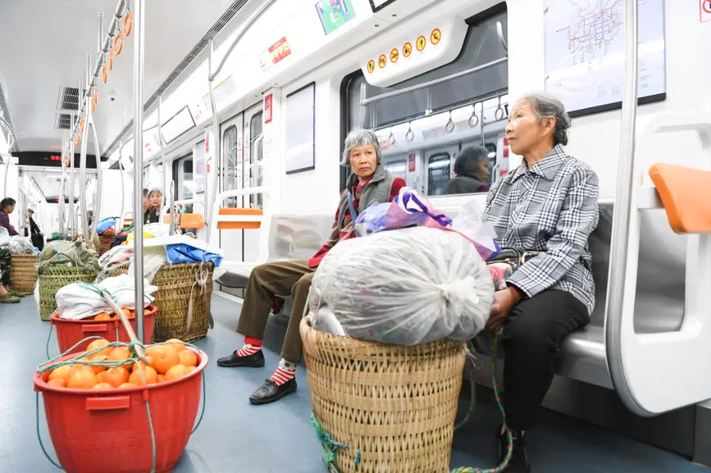 官秀镇专栏｜从背篓专线“出圈”说开去