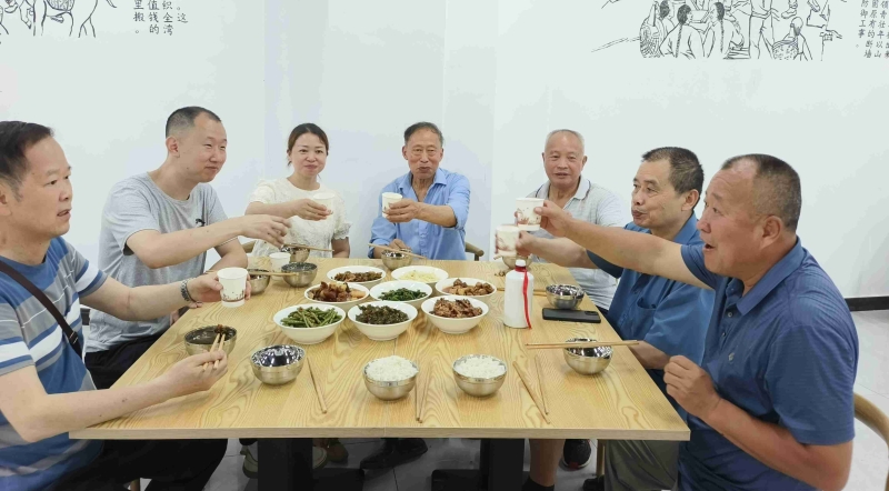 社区食堂开启“一老一小”幸福“食”光