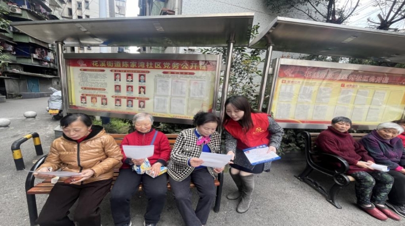 党员报到展担当，志愿服务暖人心