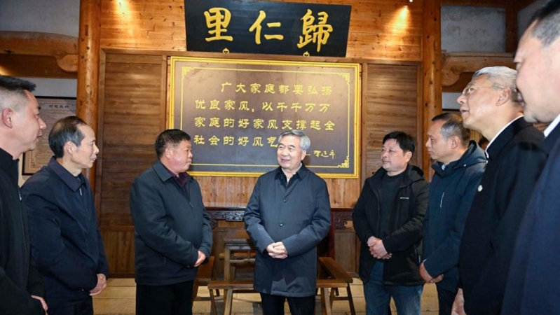 李希：纵深推进全面从严治党和反腐败斗争