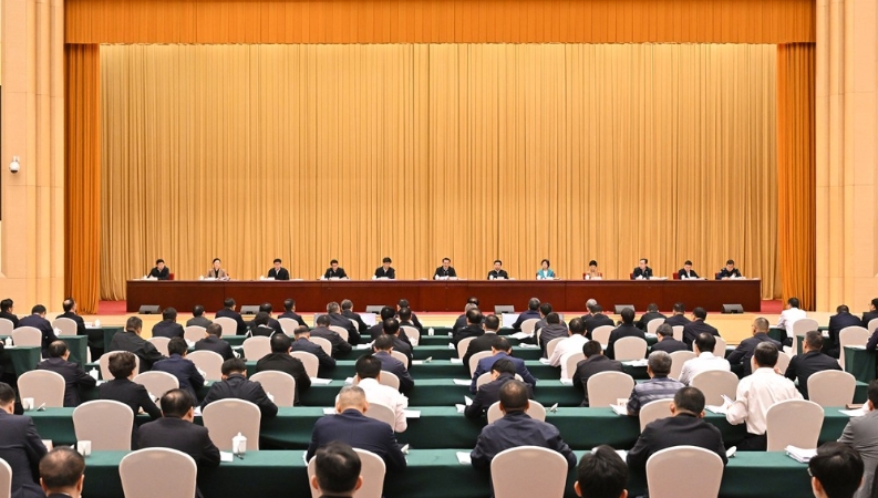 袁家军在区县委书记和部门一把手例会上强调 锚定目标 坚定信心 干字当头 奋勇争先
