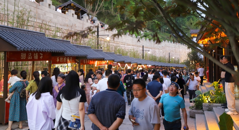 重庆云阳：磐石城下焕新颜 天上云街文旅新地标
