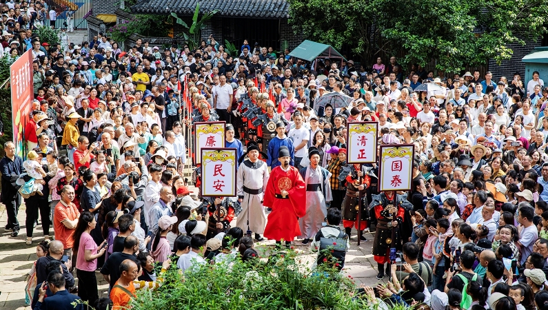 重庆忠县：白居易出巡“引爆”忠州巷子