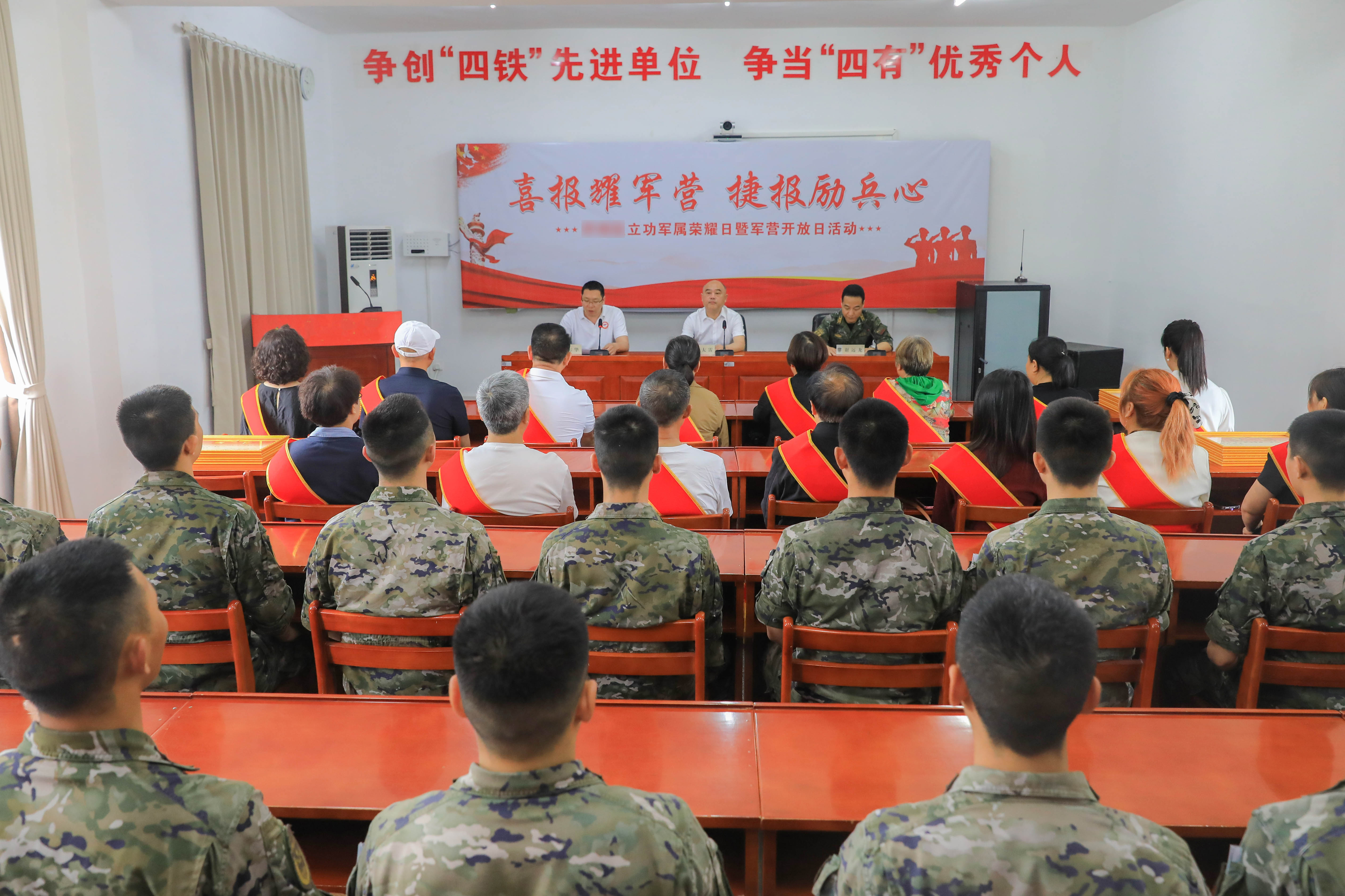 重庆武警：立功军属进军营，感受新时代武警风采