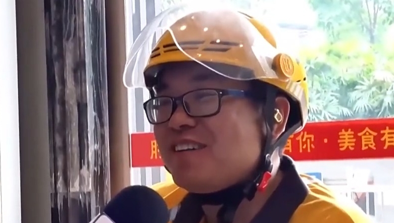 央视新闻看重庆｜外卖小哥迎来暖心之家　重庆首批暖“新”商户挂牌