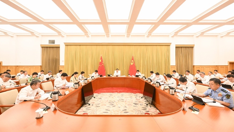 重庆市委常委会举行会议 市委书记袁家军主持并讲话