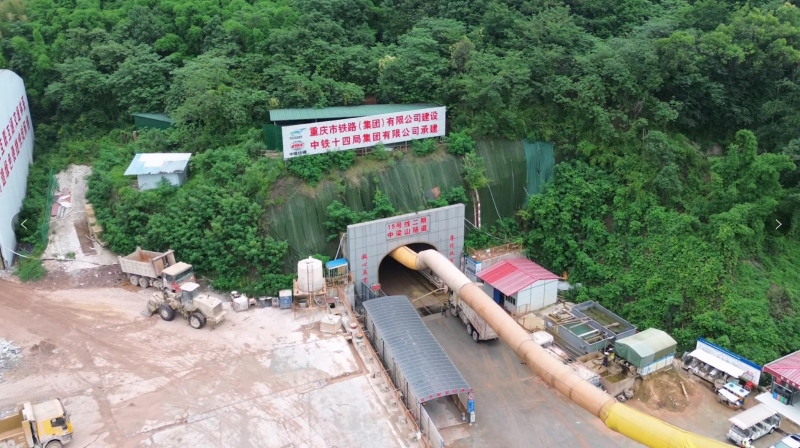 全长4944米！重庆轨道交通15号线中梁山隧道贯通，首条城轨快线预计2026年底通车
