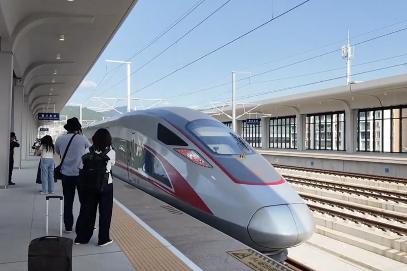 乘着高铁看武陵｜渝厦高铁带来新期待 南川东街感受烟火气