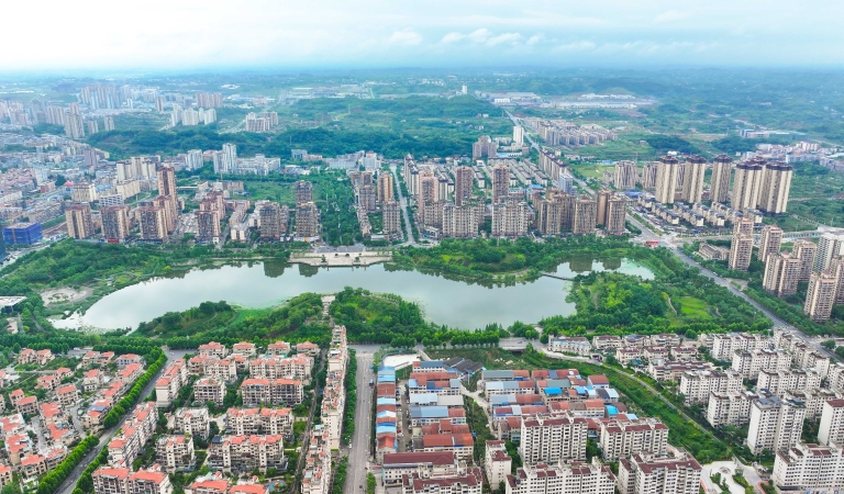 重庆垫江：公园点缀城市景