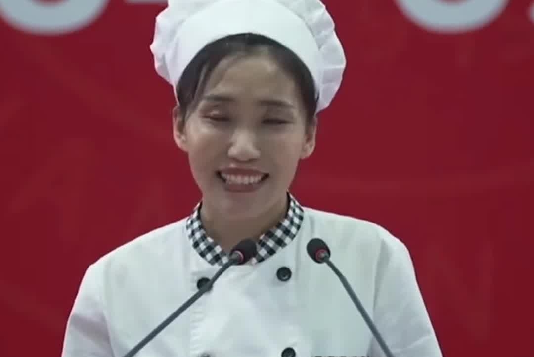 毕业典礼食堂阿姨暖心嘱托，引学子落泪