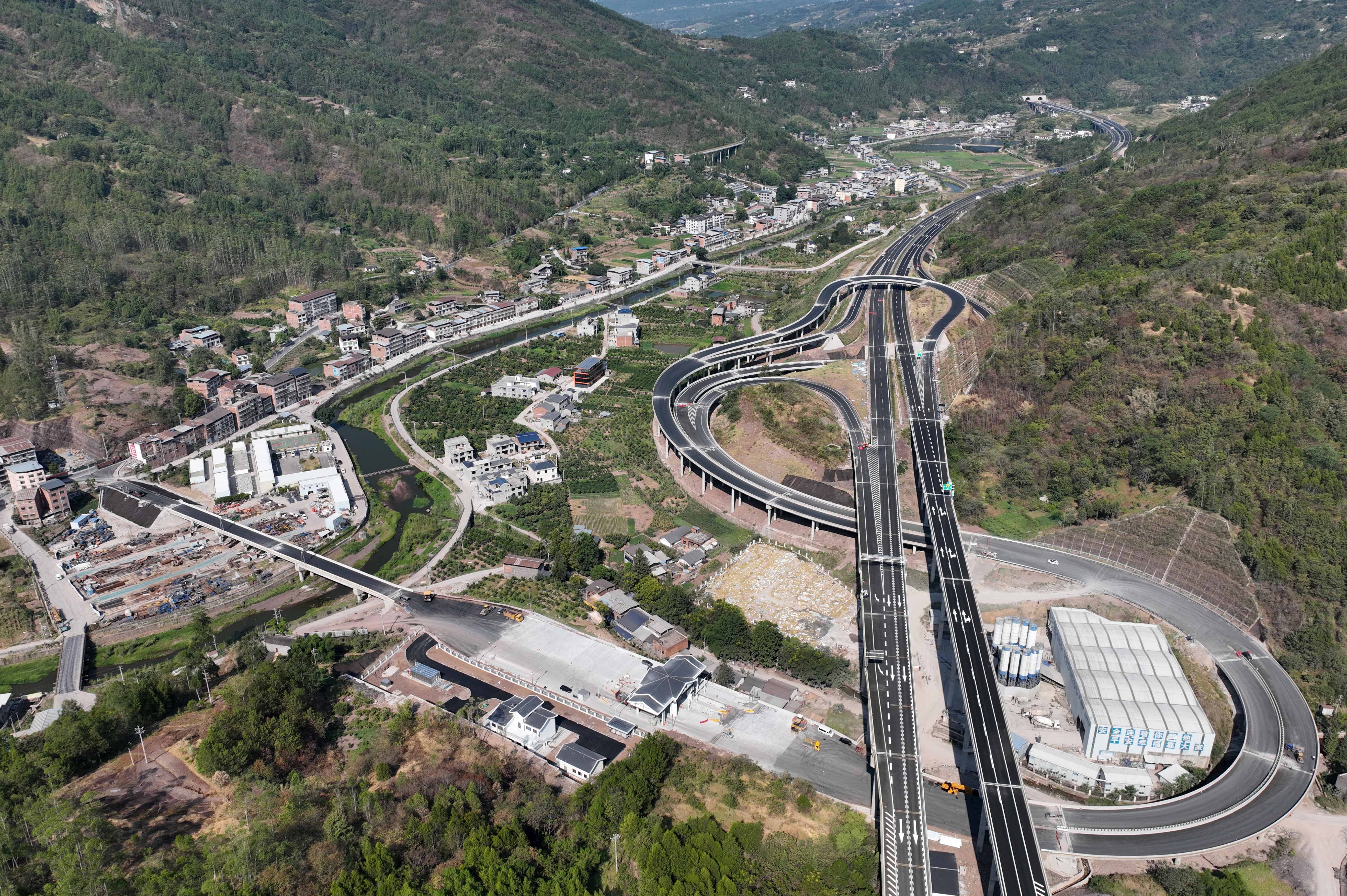 重庆开州金峰镇：推进宜居宜业 建设和美家园