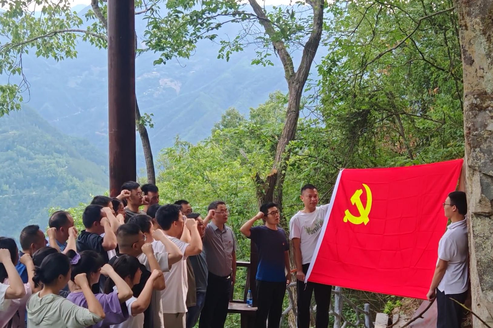 重庆城口巴山镇：锤炼党性聚合力 红色动能促发展
