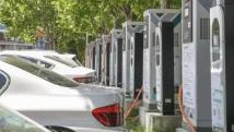 新华社看重庆｜加紧织密农村“充电网”　铺就新能源汽车“下乡路”