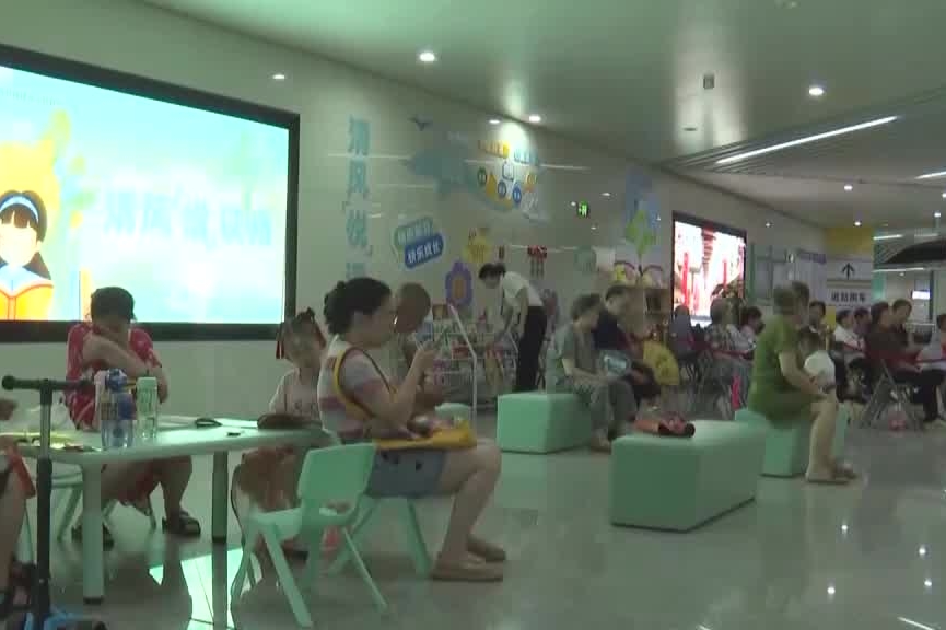 央视新闻看重庆｜重庆轨道交通146座车站开放“纳凉区”　还能免费带娃玩