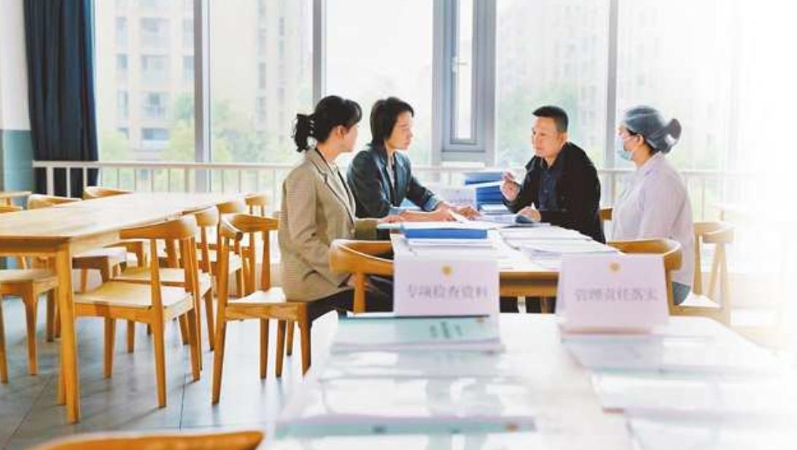 惩治“蝇贪蚁腐”成效如何？听听老百姓怎么说
