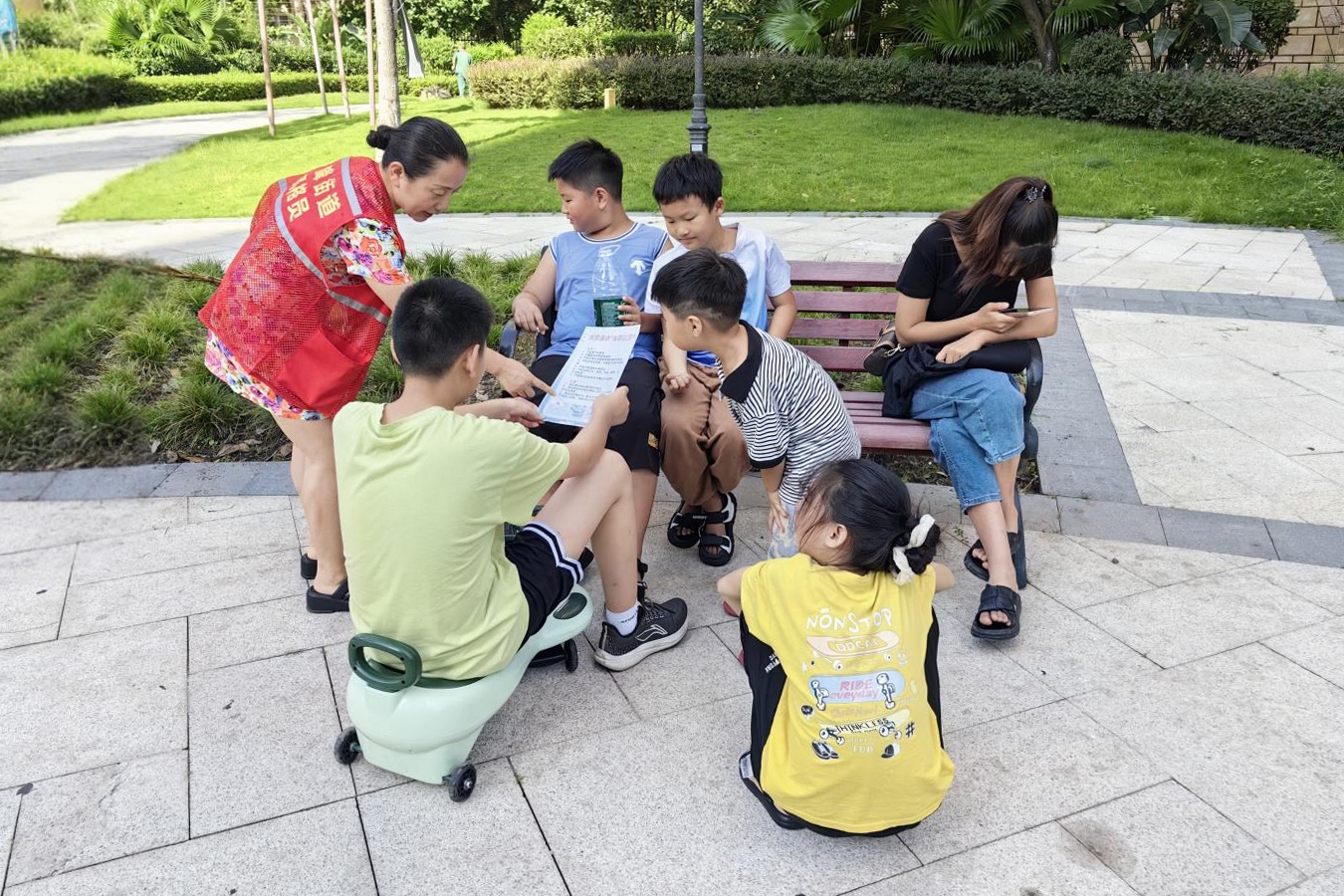 重庆开州文峰街道文成社区：“莎姐守未”防溺水 网格宣传护平安