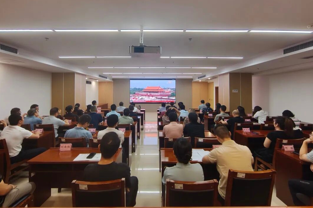 重庆市委老干局干部职工收听收看纪念中国人民抗日战争暨世界反法西斯战争胜利80周年大会反响热烈