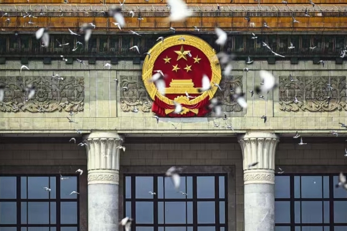 伟大精神丰碑永铸