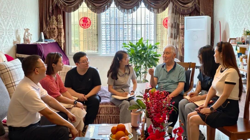 百岁老党员与90后党员的初心对话：穿越时空的信仰传承