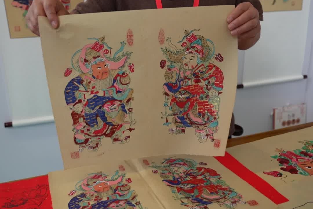 梁平木版年画传承人：通过这次展示我们想要设计更多的延伸产品 让更多年轻人喜欢我们的传统文化#梁平木版年画#长江文明论坛
