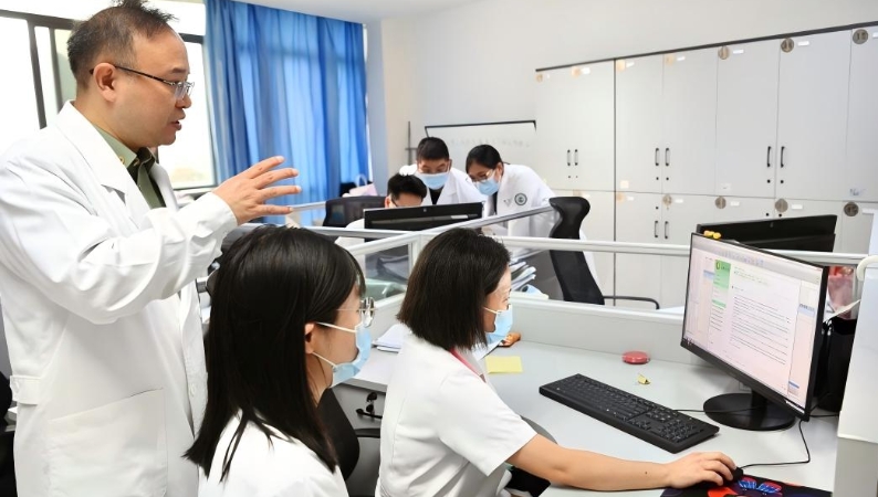 陆军军医大学新桥医院联合重庆大学研发国内首个基于诊疗策略生成的肺部感染专病大模型