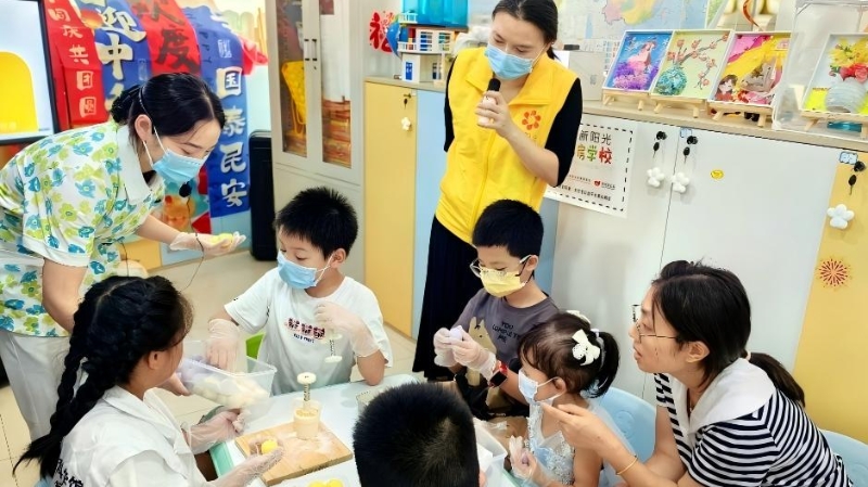 紫兔桂花月饼“秀”出爱与勇气
