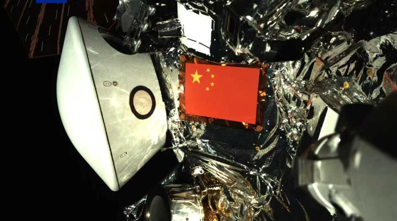 宇宙级合影发布，五星红旗与地球同框