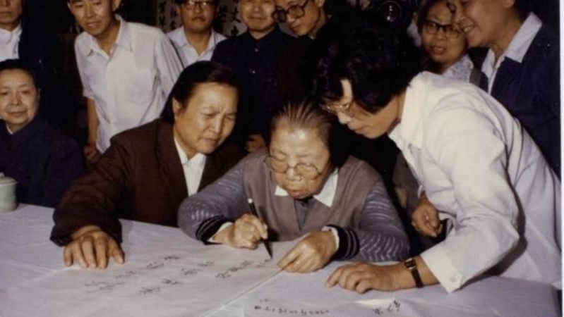 渝档育人| 这张照片定格“红岩精神”首提瞬间