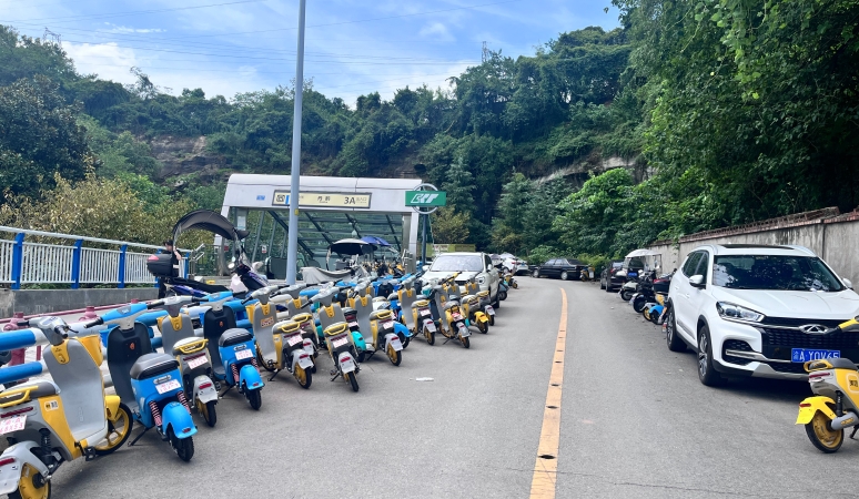 共享电单车还是“共享路障”？