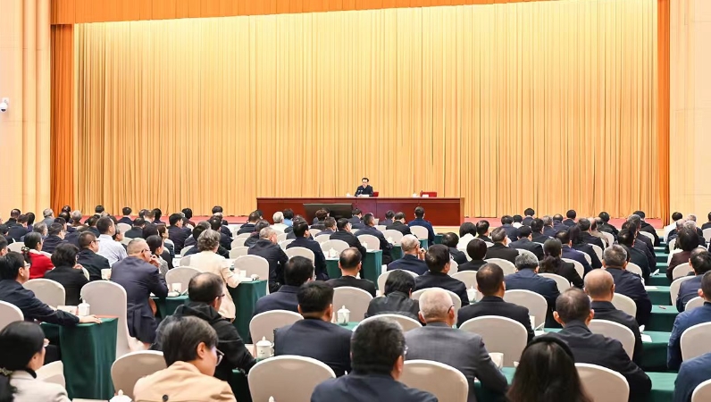 学习贯彻党的二十届四中全会精神中央宣讲团宣讲报告会在渝举行 袁家军作宣讲报告 胡衡华主持 王炯程丽华张轩出席