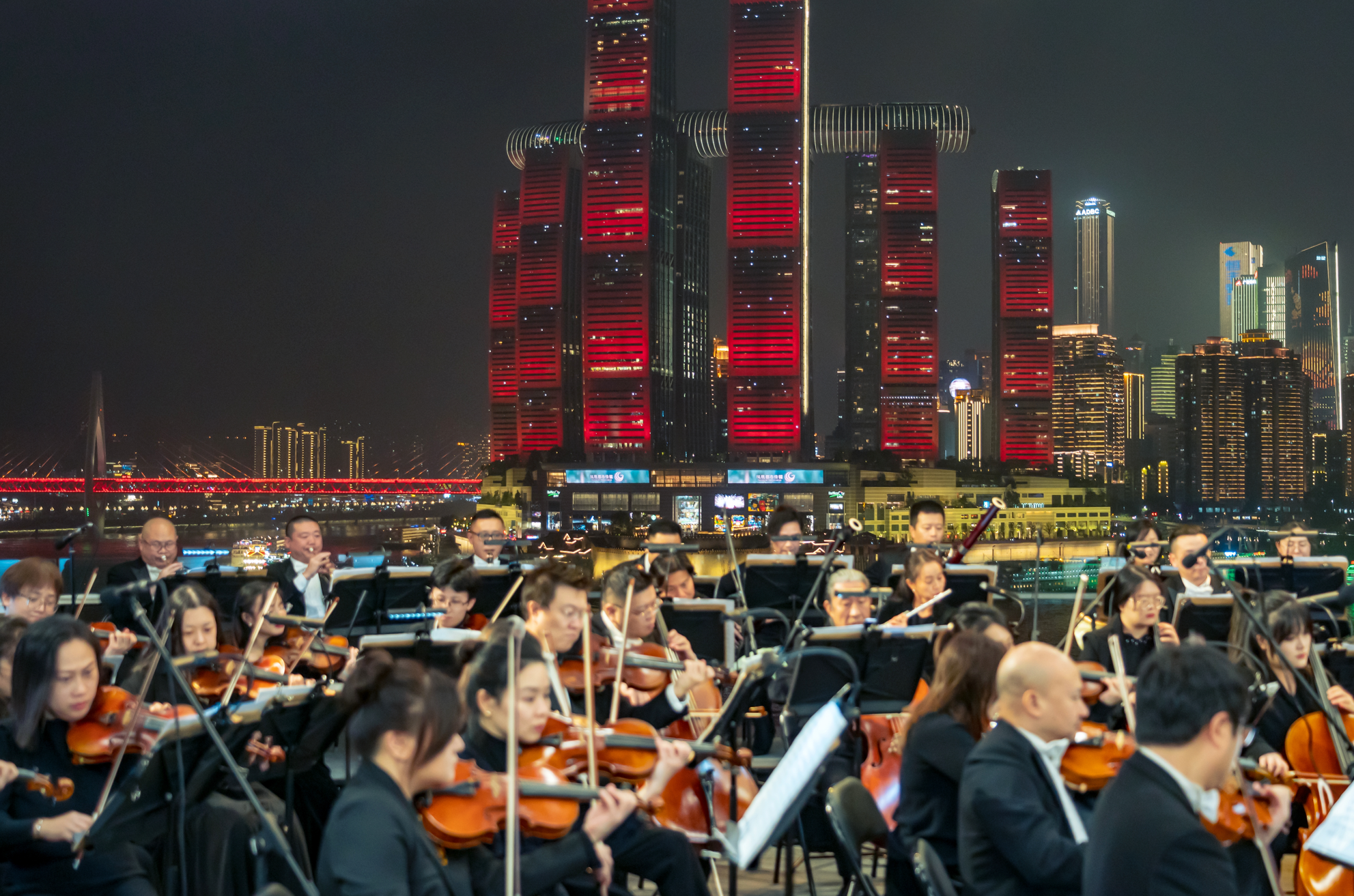 当交响乐遇上无人机，“重庆之夜”奏响新华章！