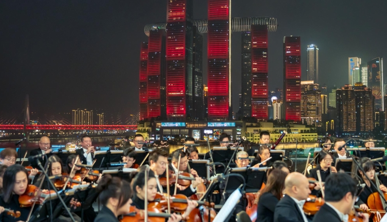 当交响乐遇上无人机，“重庆之夜”奏响新华章！