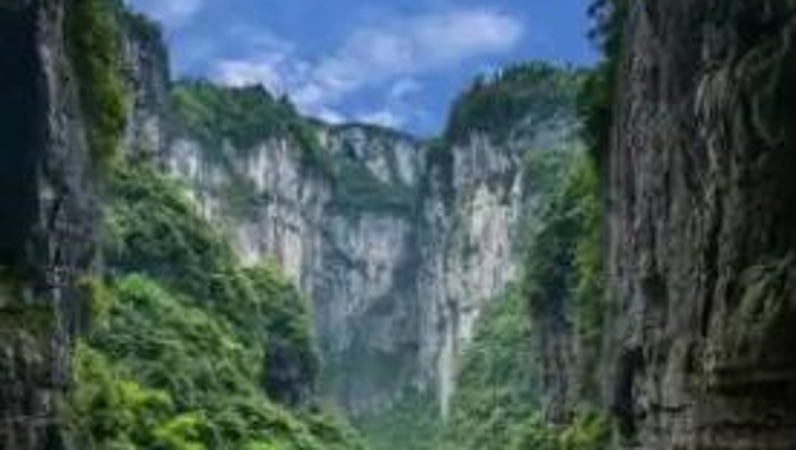 直升机低空观光飞行　解锁大美武隆新视角