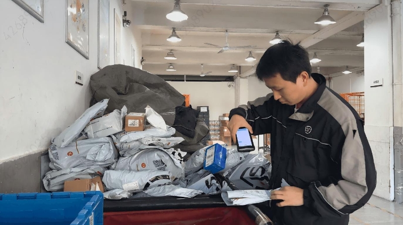 重庆江北：“丰火轮”点燃新引擎 党员突击队冲锋“双十一”保障一线