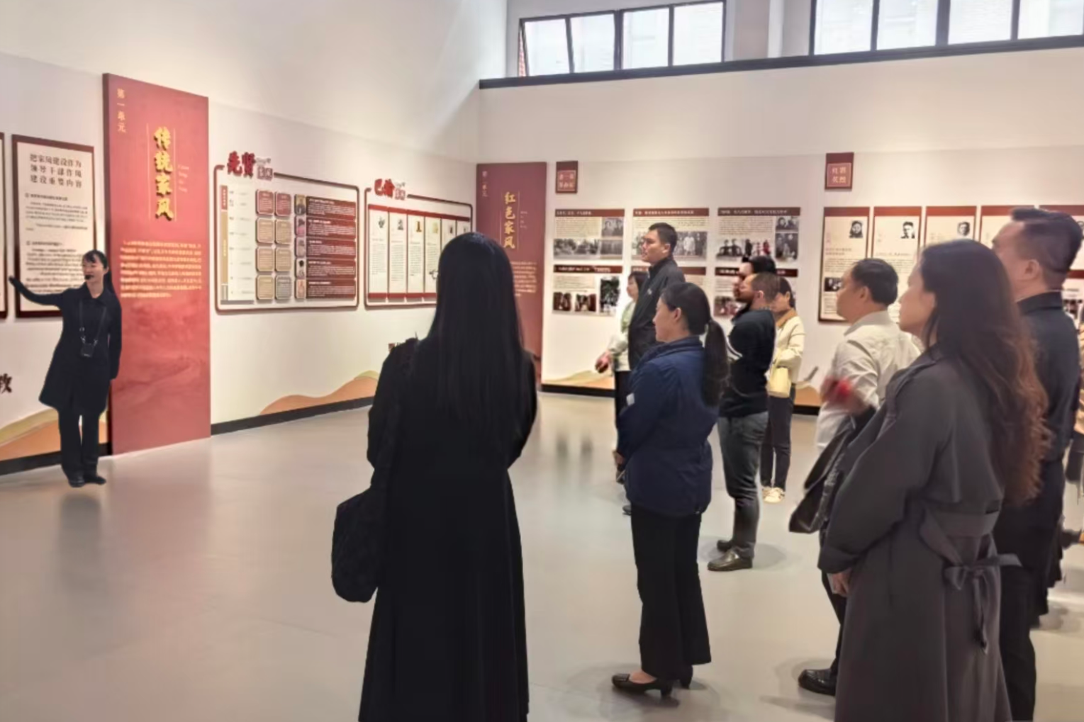 九龙现代产业集团：作风建设焕发新气象 破解难题促进新发展