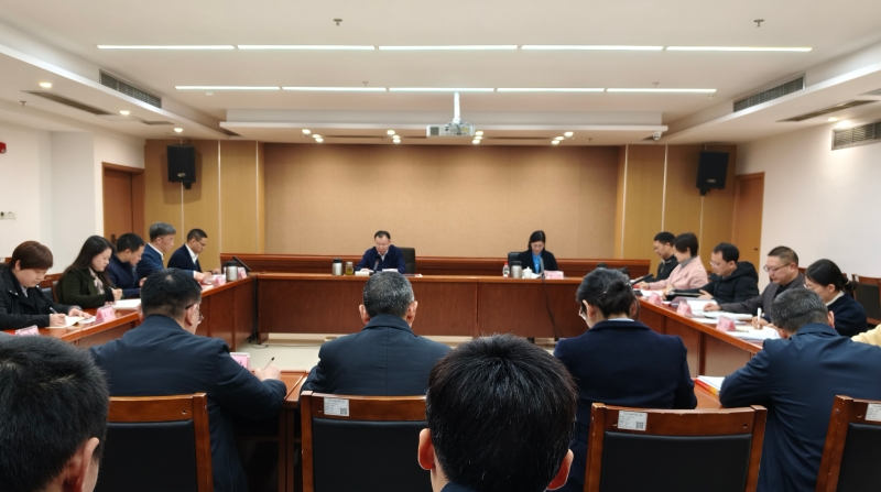 重庆市委老干部局理论学习中心组专题学习党的二十届四中全会精神