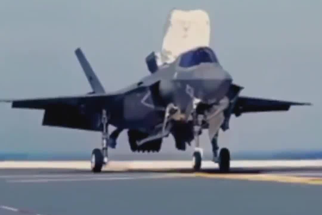 日本大幅调整安保政策 谋求发展进攻性武器 专家：日本妄图复制二战偷袭战术#日本自卫队#军事#航母