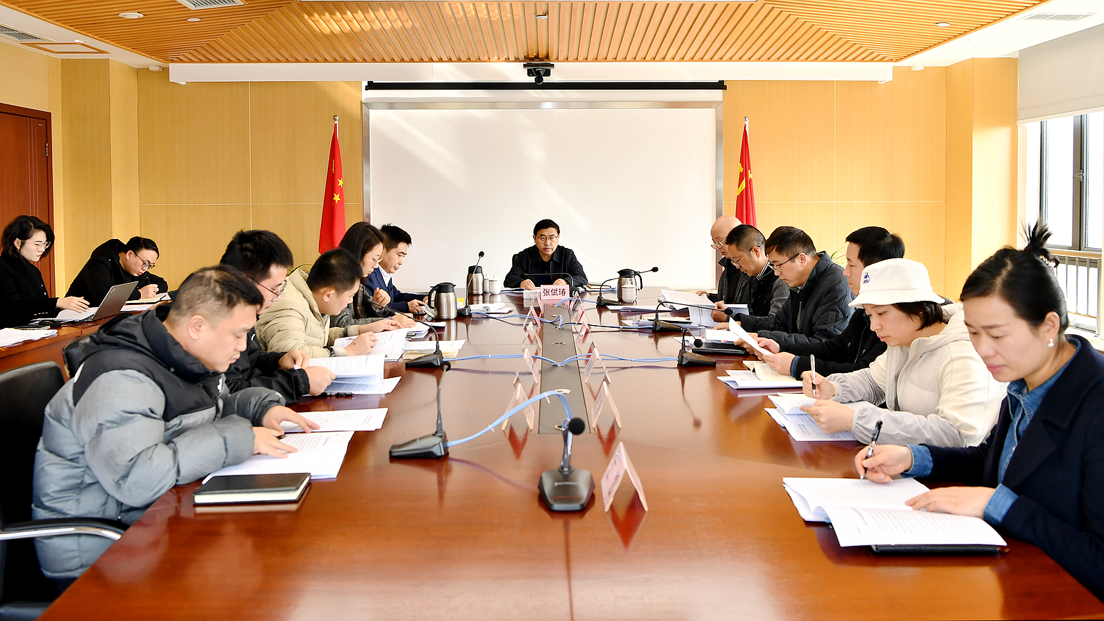 重庆当代党员杂志社传达学习市委六届八次全会精神