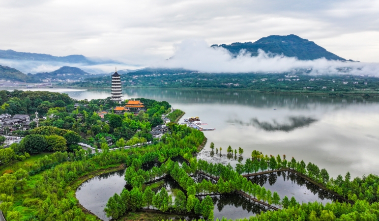 十四五“1”主题海报⑱｜一湖生金！开州汉丰湖首开水生态变现先河