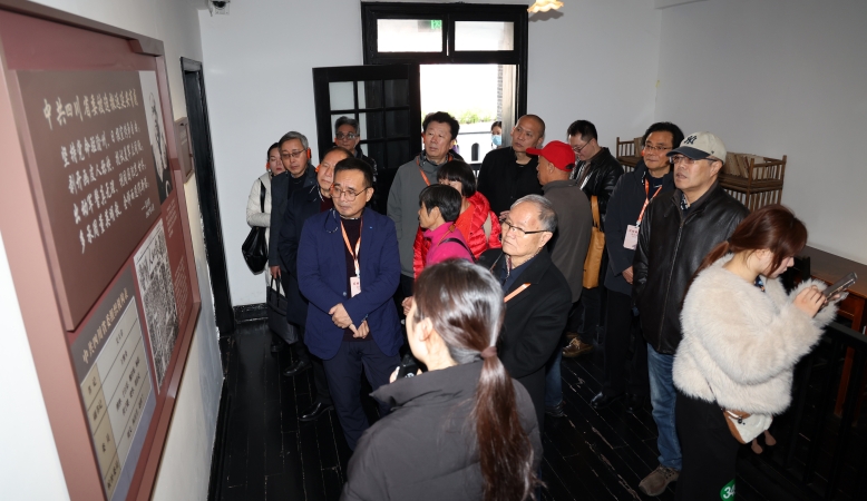 共话巴山夜雨时