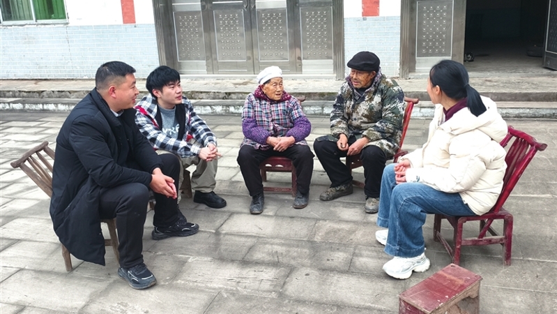 重庆石柱河嘴乡：暖心走访留守老人 织密民生“保障网”